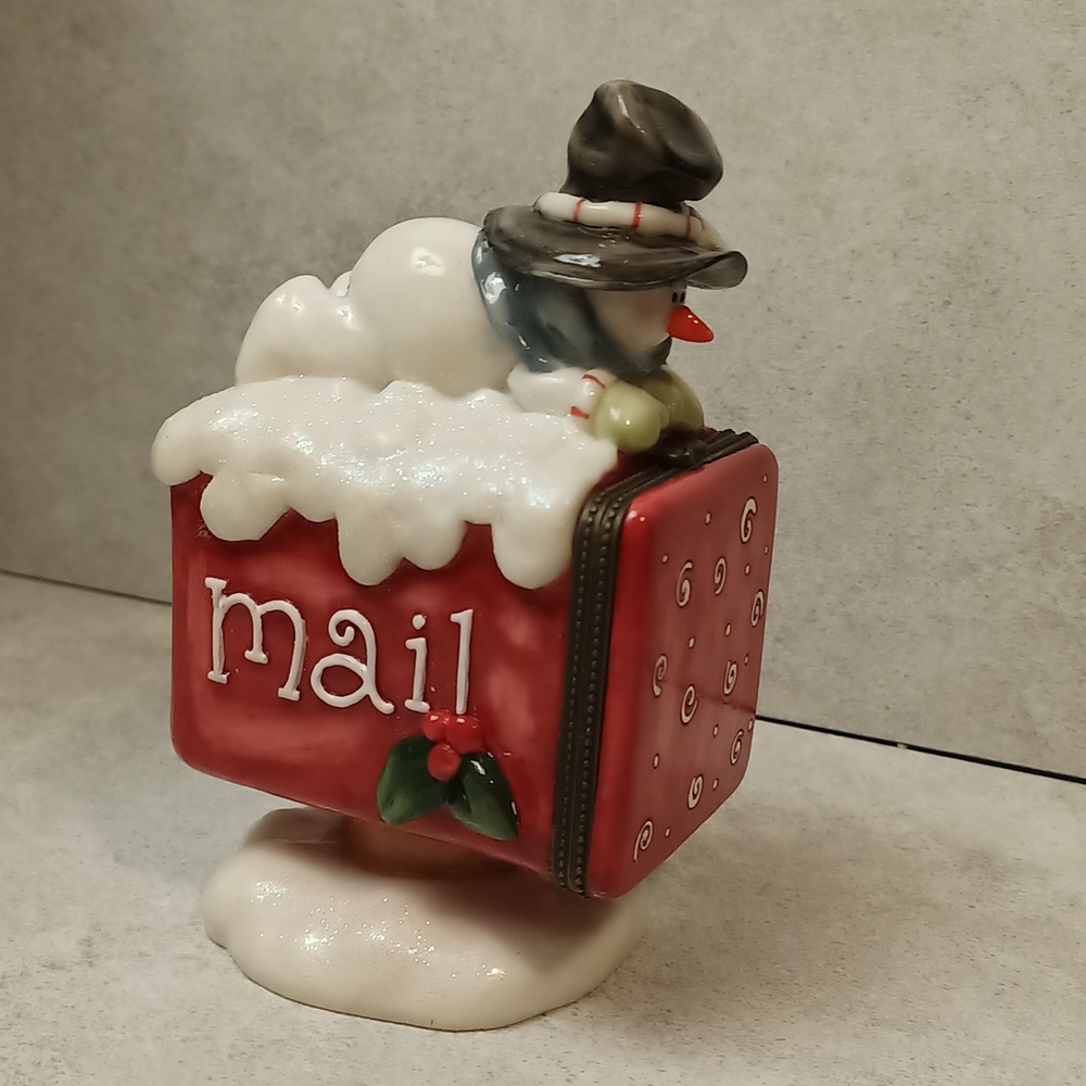 Snowman on mailbox